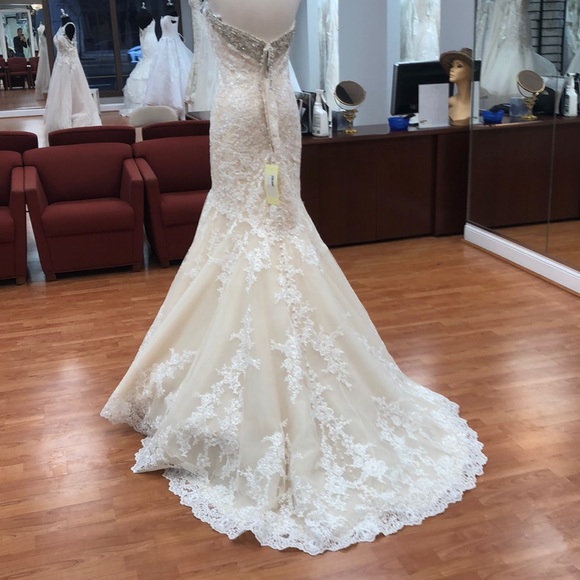 Wedding gown with rhinestones and faux pearls - Picture 4 of 8